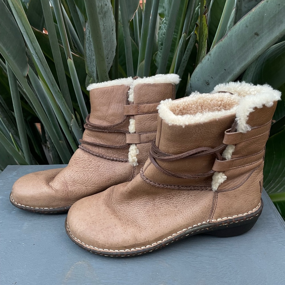 Uggs Women’s Size 8 Ankle Booties